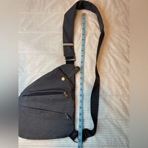Wander+ Gray Men or Women Crossover Anti-Theft Travel Bag